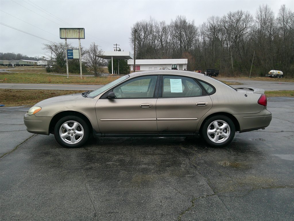 2003 Ford Taurus SE