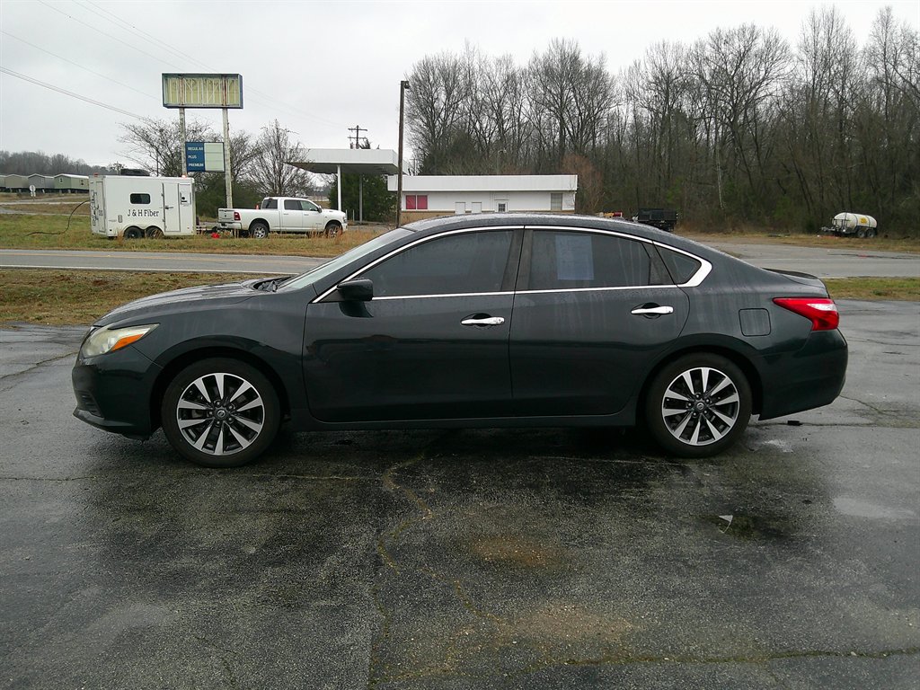 2017 Nissan Altima SV's photo